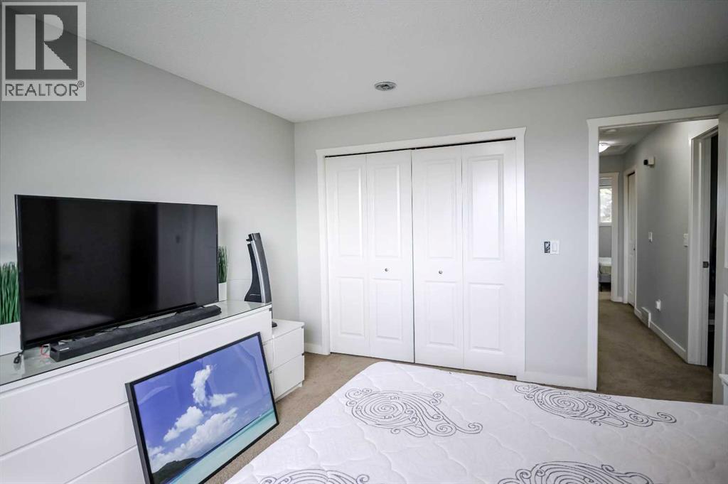 Single Family House for Sale in  Templeby Way NE Temple Calgary 