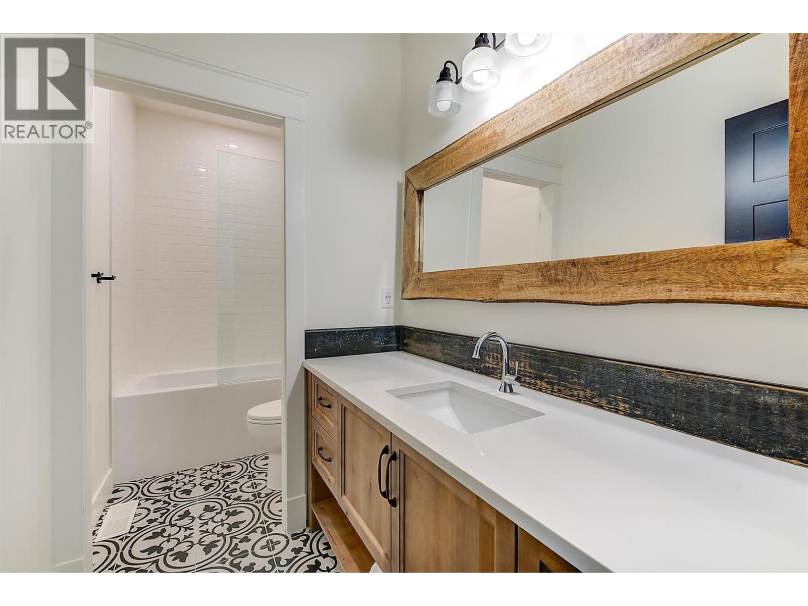 5474 Deadpine Drive, Kelowna