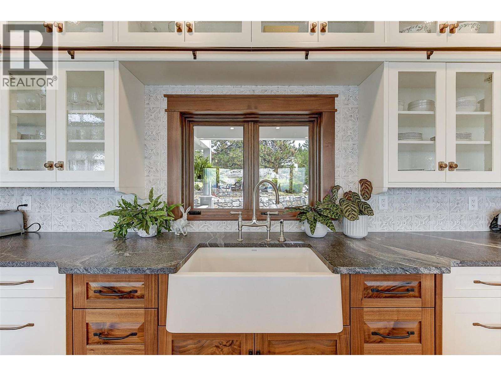 5474 Deadpine Drive, Kelowna