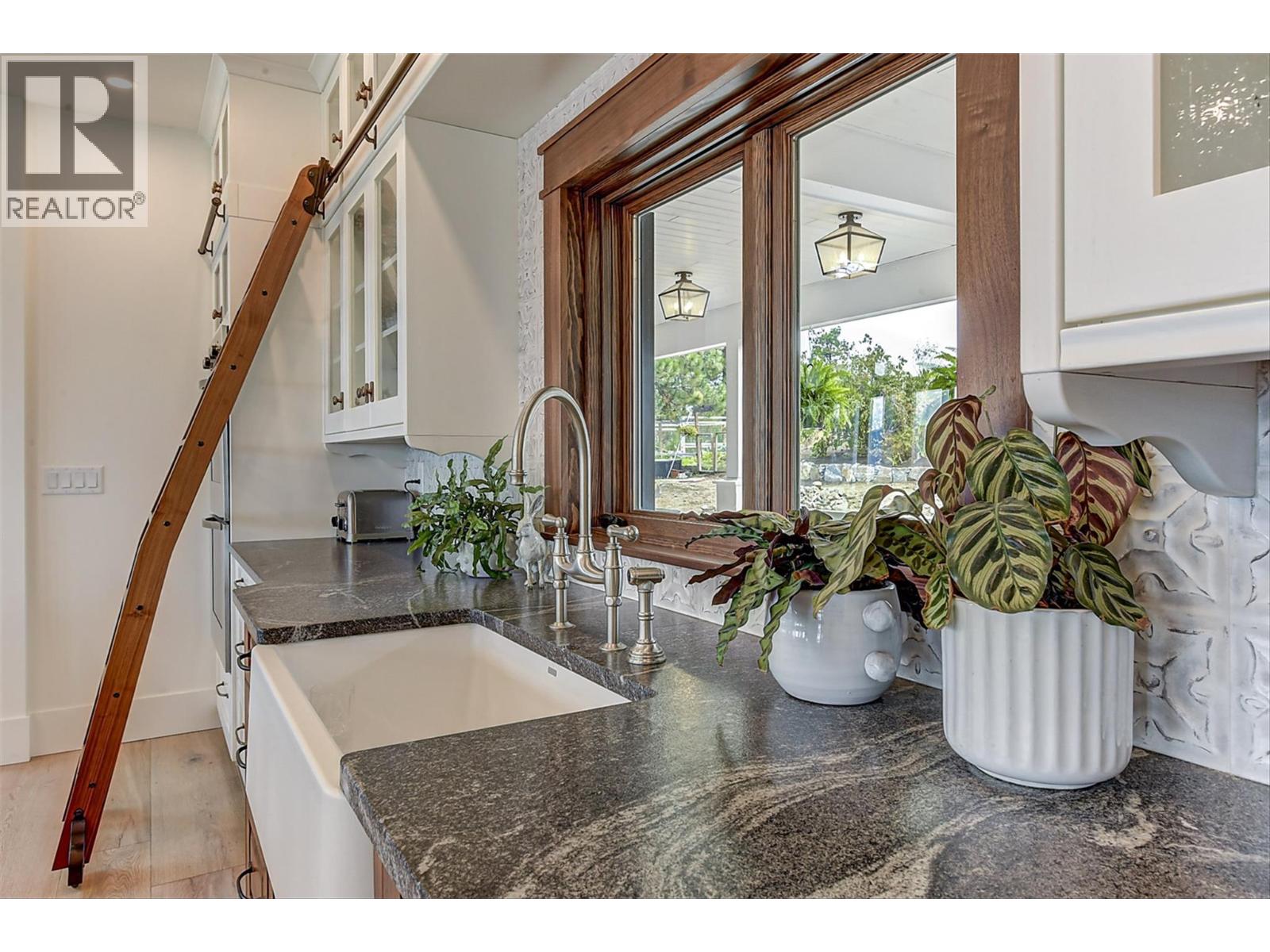 5474 Deadpine Drive, Kelowna