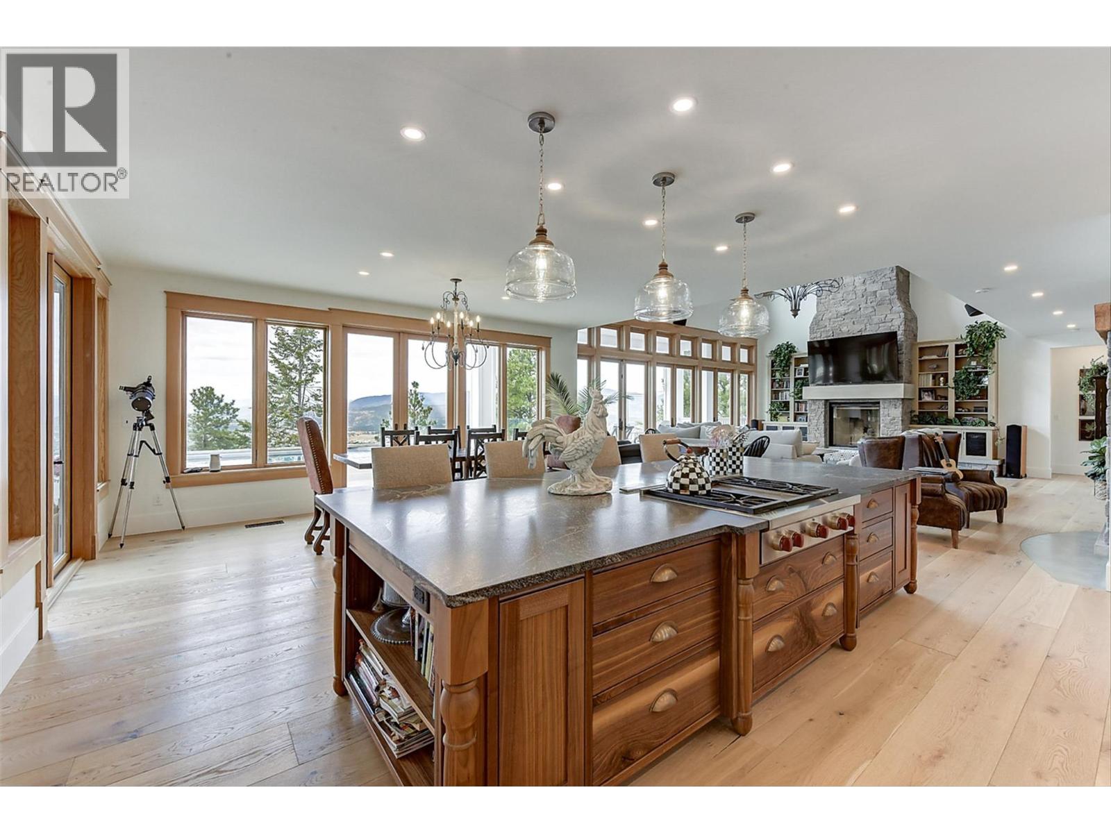 5474 Deadpine Drive, Kelowna
