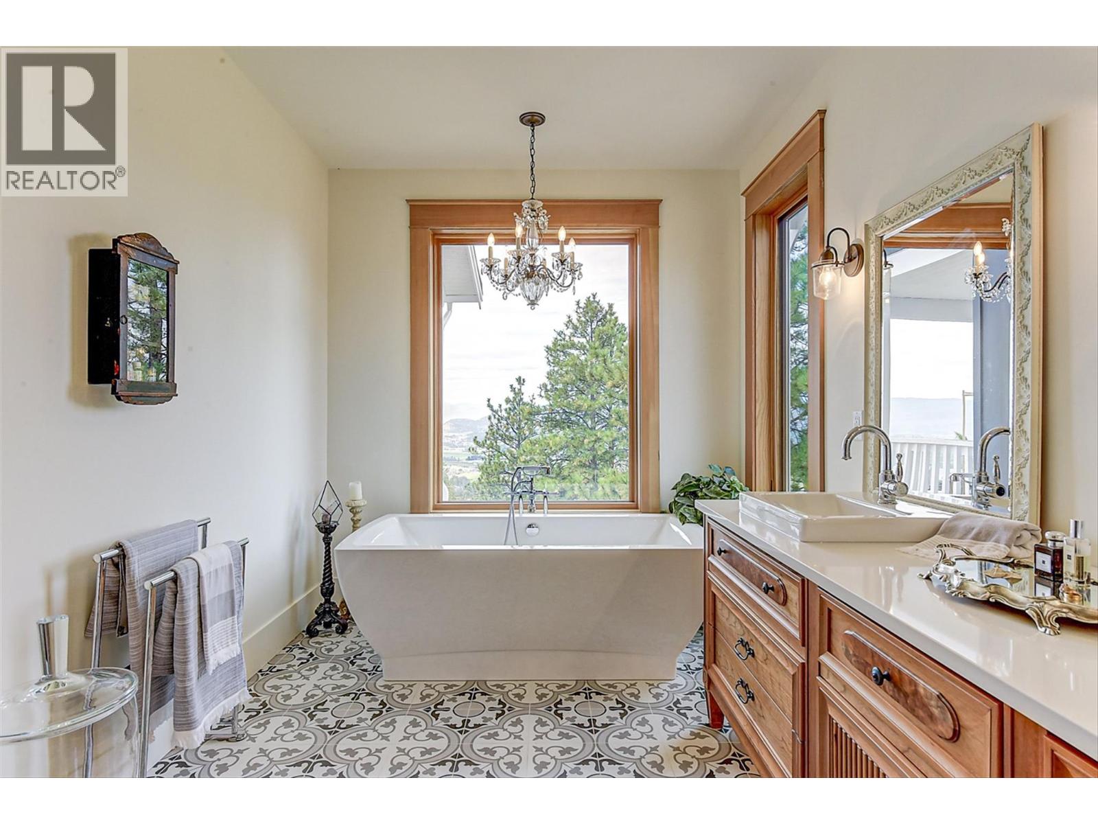 5474 Deadpine Drive, Kelowna
