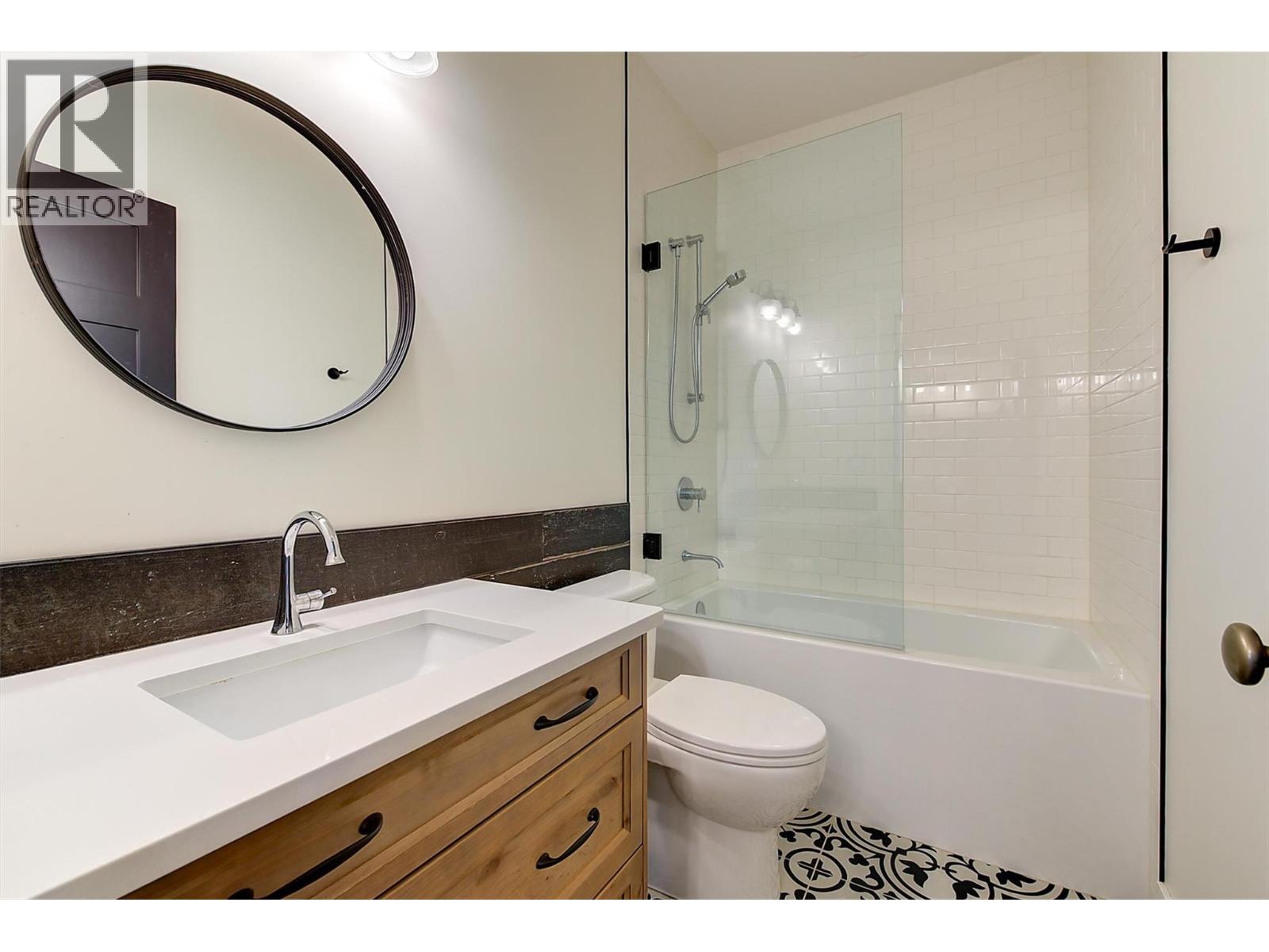 5474 Deadpine Drive, Kelowna