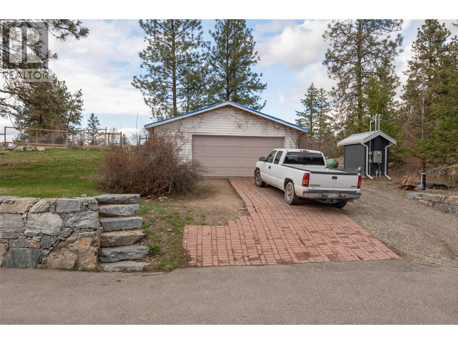 5474 Deadpine Drive, Kelowna