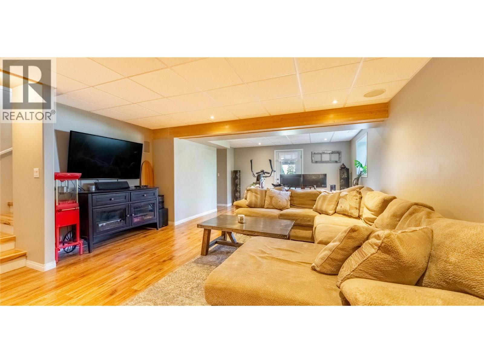 235 3rd Avenue S, Creston