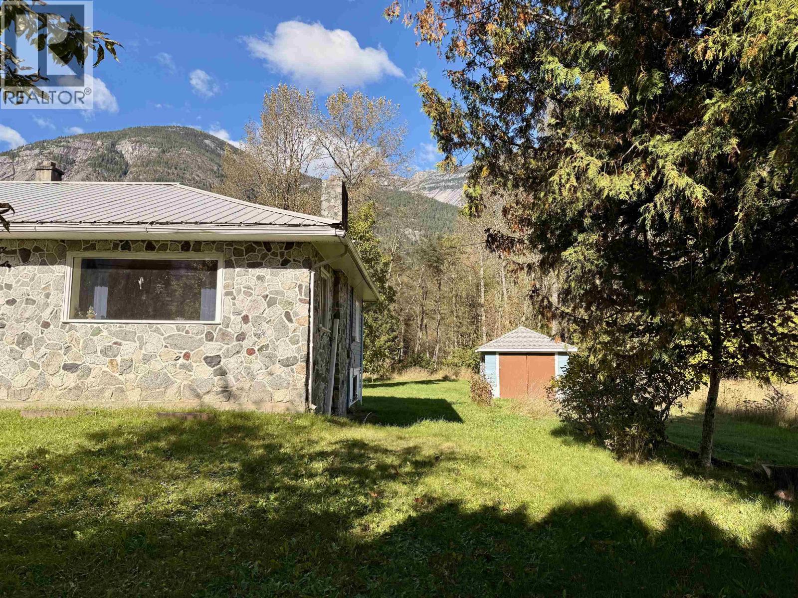 1802 MACKENZIE 20 HIGHWAY - 7