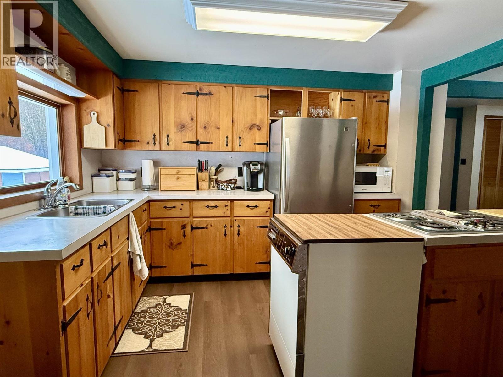 1802 MACKENZIE 20 HIGHWAY - 18