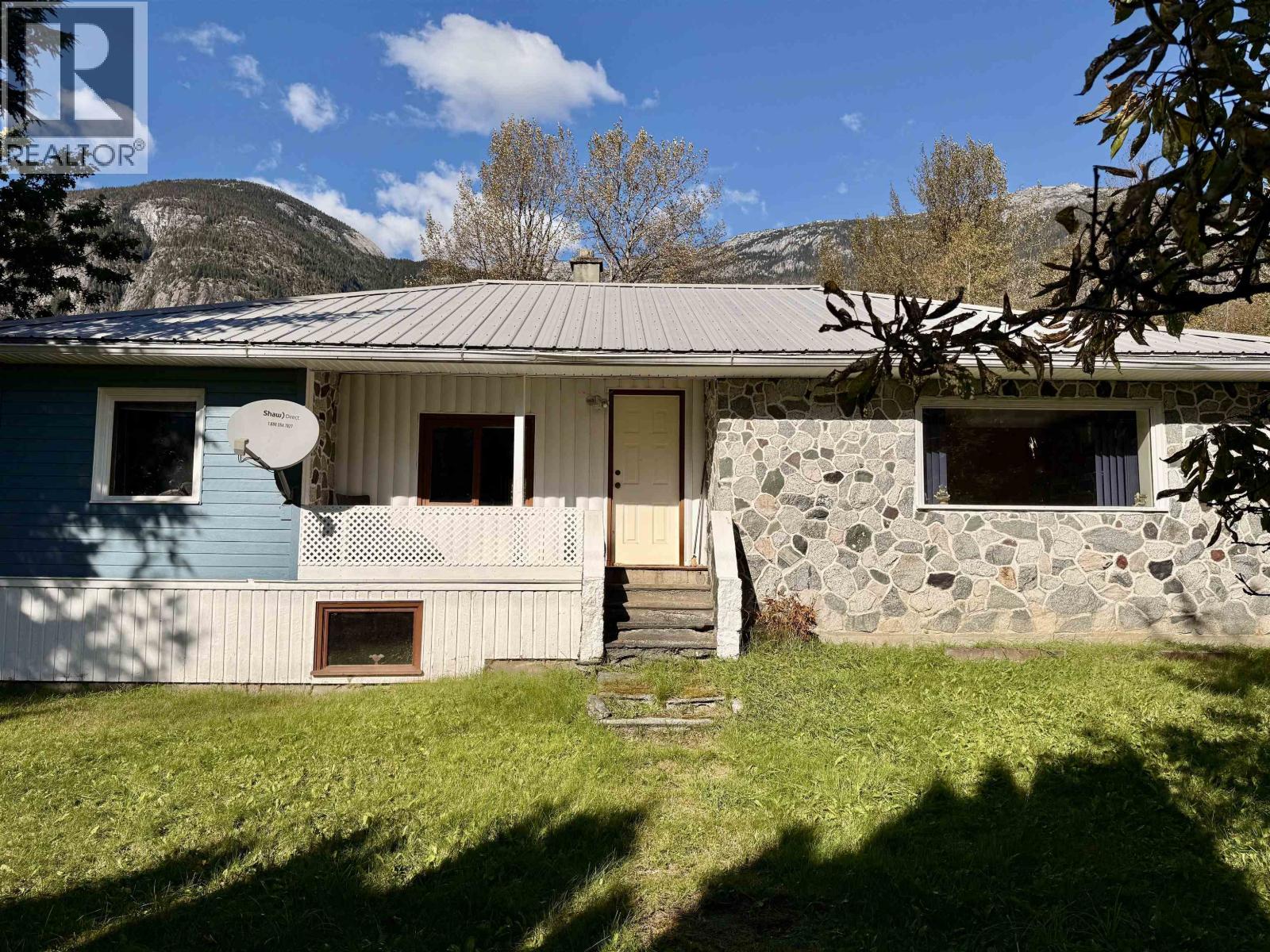 1802 MACKENZIE 20 HIGHWAY - 6