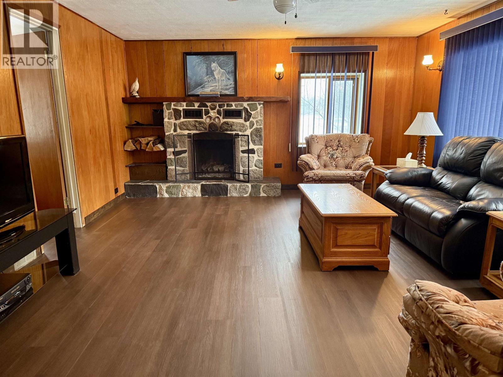 1802 MACKENZIE 20 HIGHWAY - 24