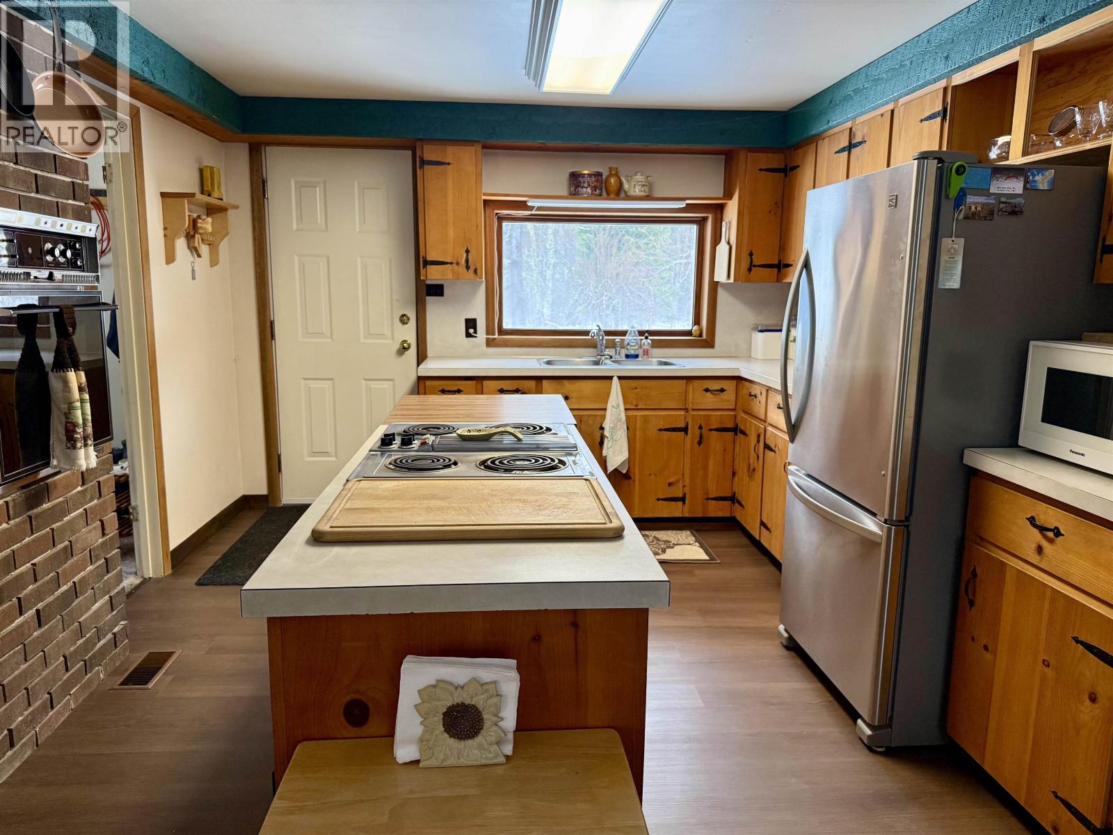 1802 MACKENZIE 20 HIGHWAY - 16