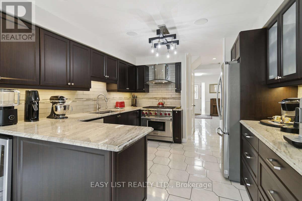 31 BLOOMFIELD TRAIL - 12