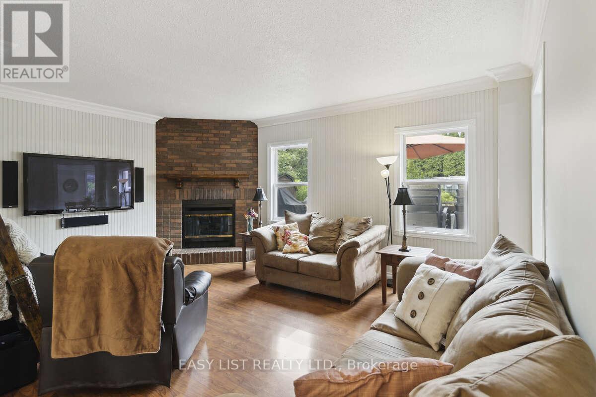 31 BLOOMFIELD TRAIL - 17