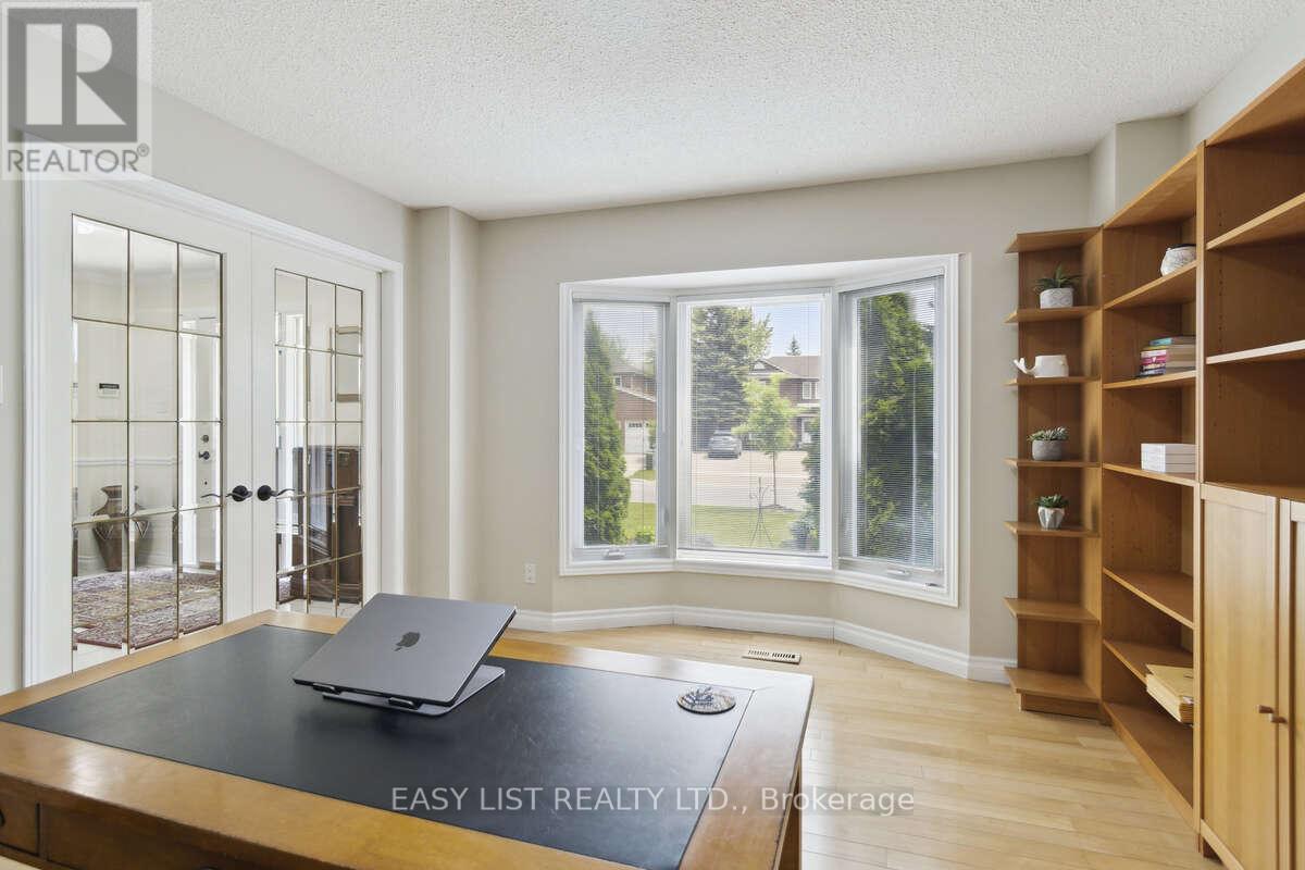 31 BLOOMFIELD TRAIL - 19