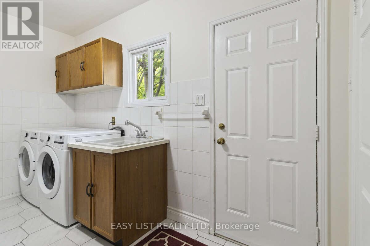 31 BLOOMFIELD TRAIL - 20