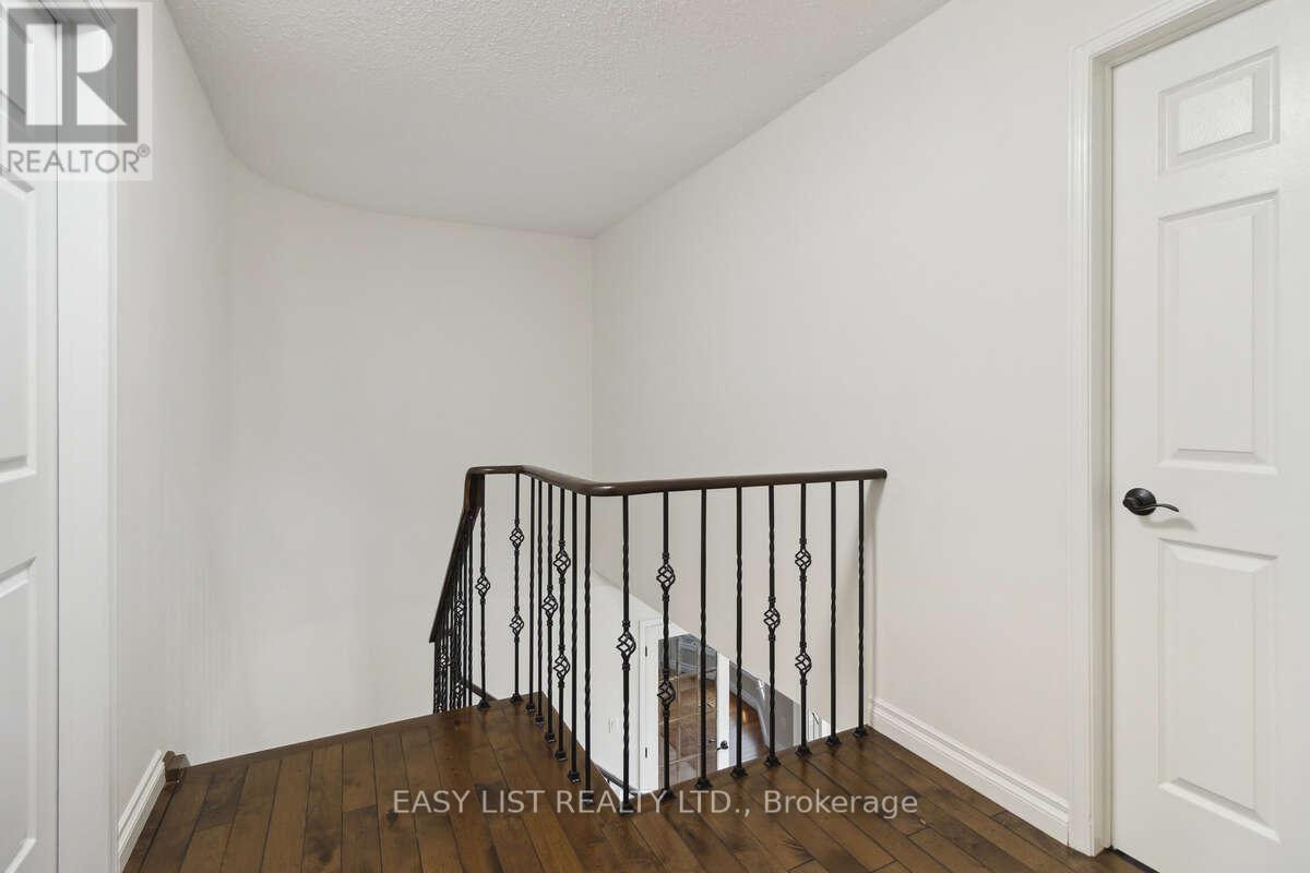 31 BLOOMFIELD TRAIL - 21