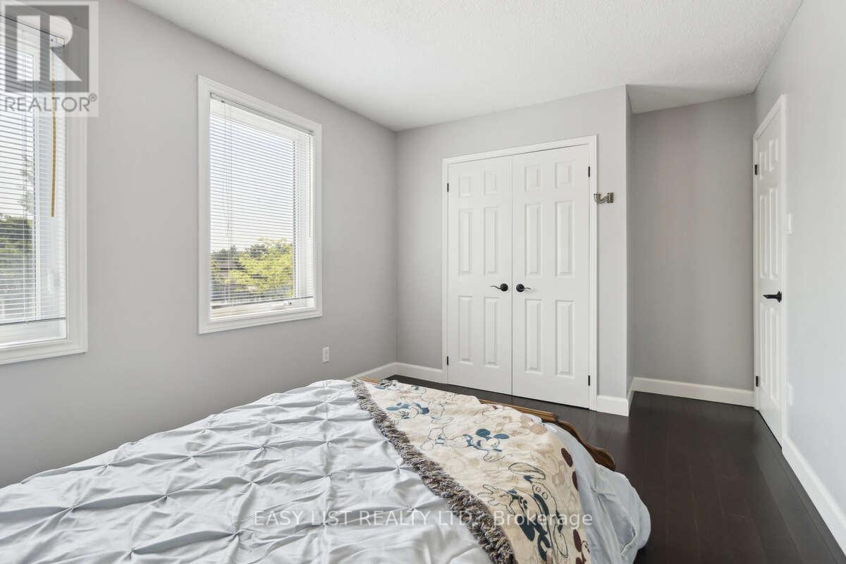 31 BLOOMFIELD TRAIL - 23