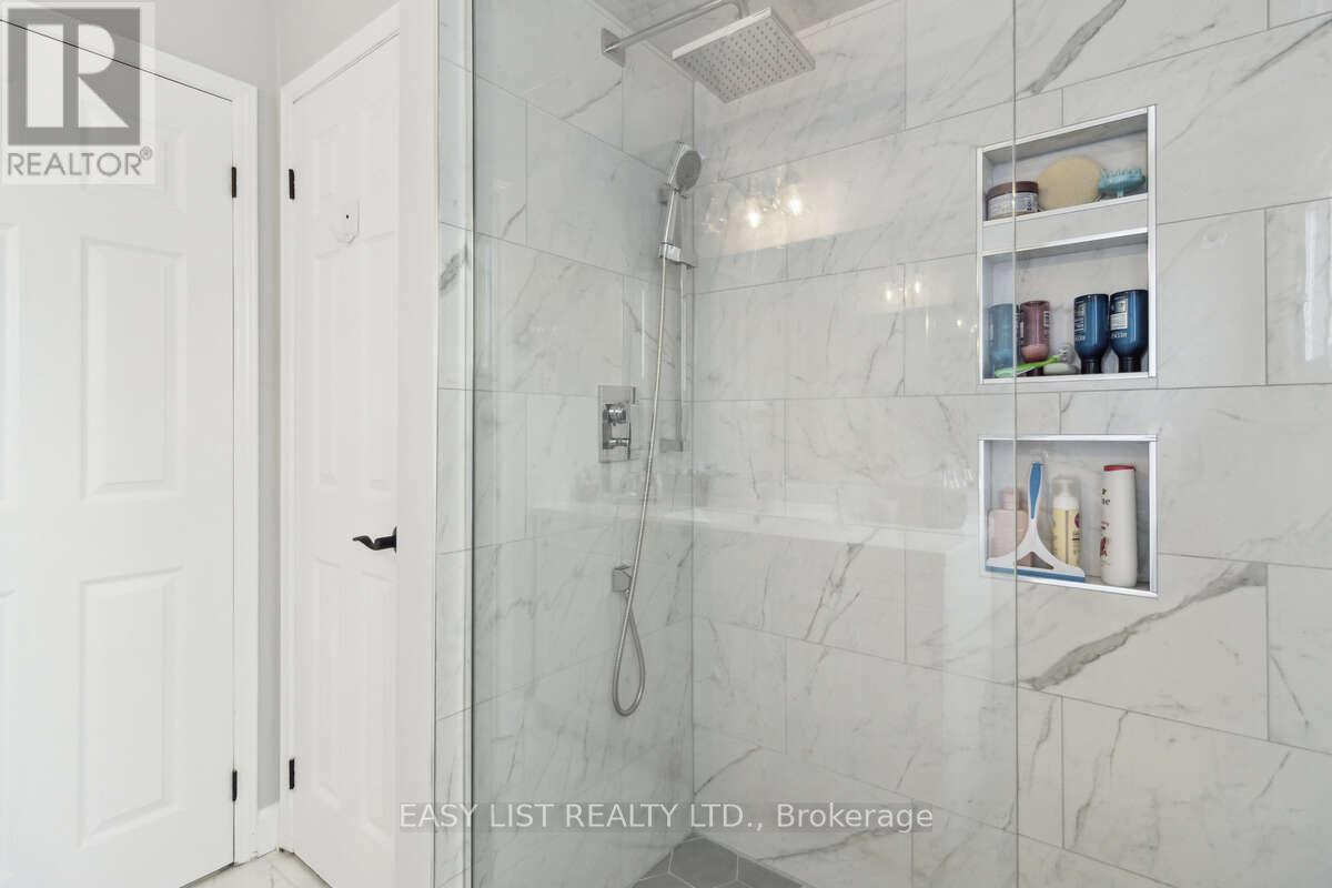 31 BLOOMFIELD TRAIL - 27