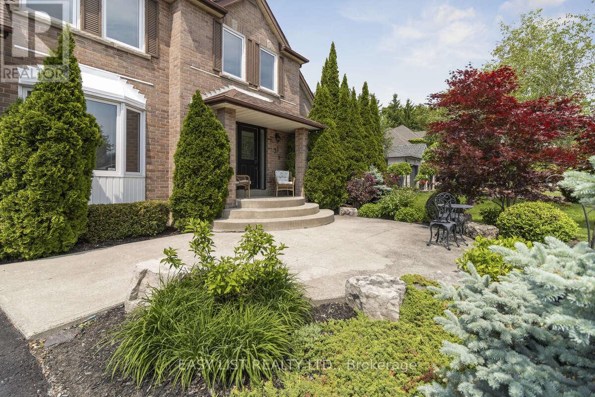 31 BLOOMFIELD TRAIL - 4