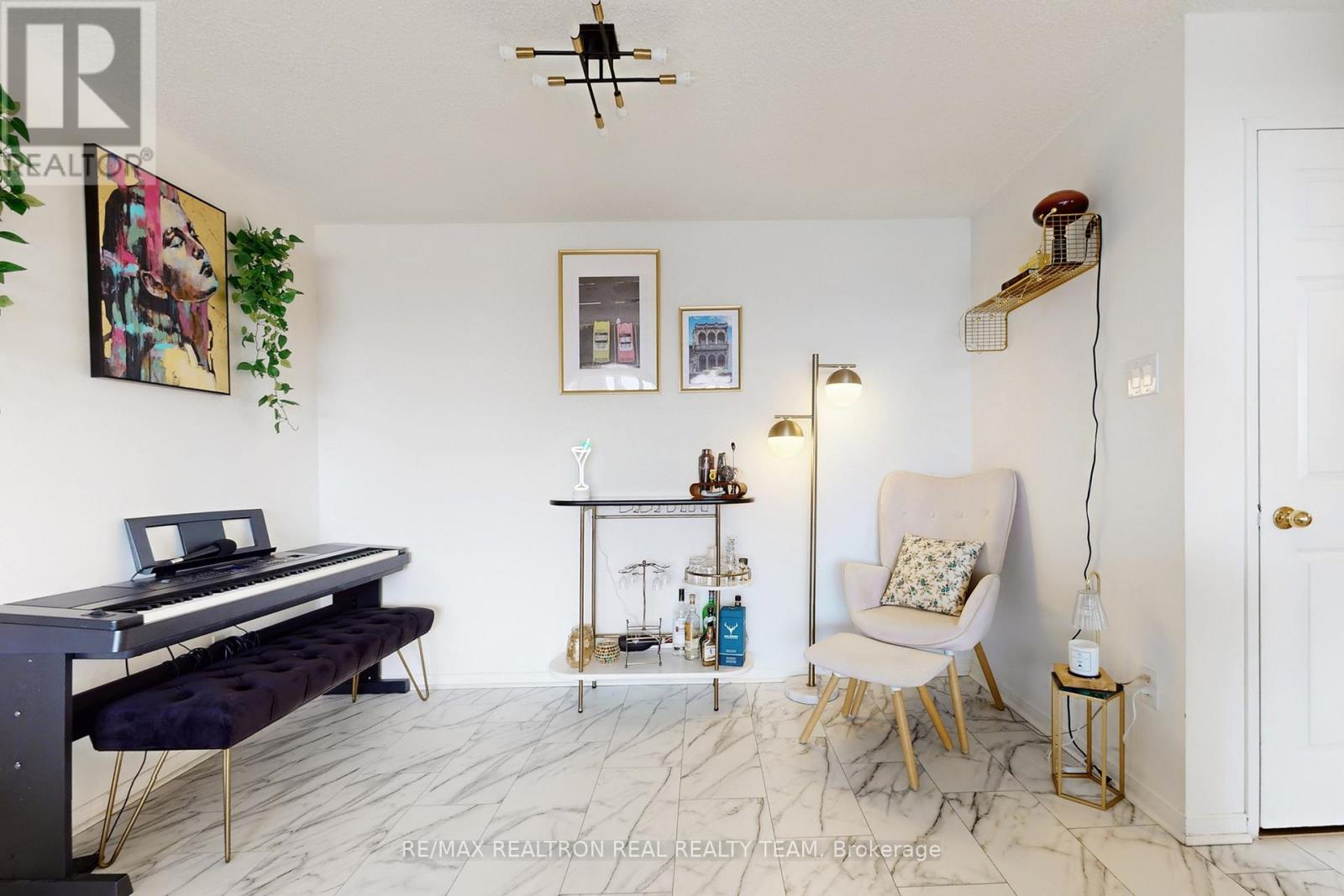 #1905 350 RATHBURN ROAD - 15