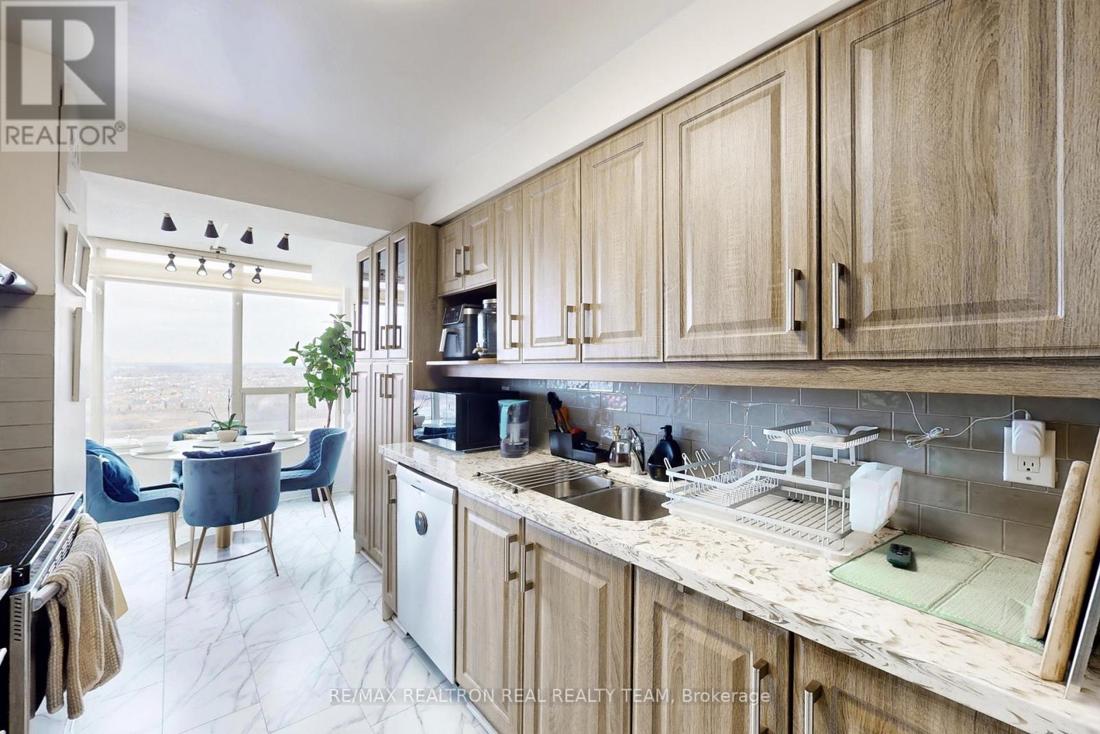 #1905 350 RATHBURN ROAD - 16