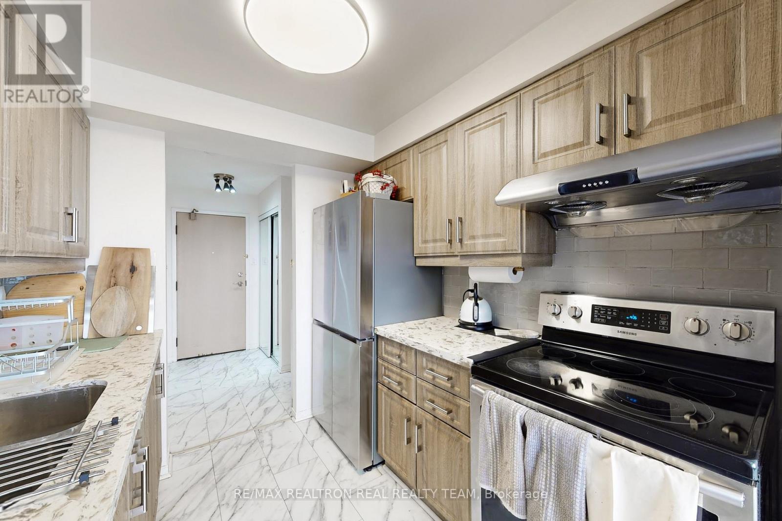 #1905 350 RATHBURN ROAD - 17