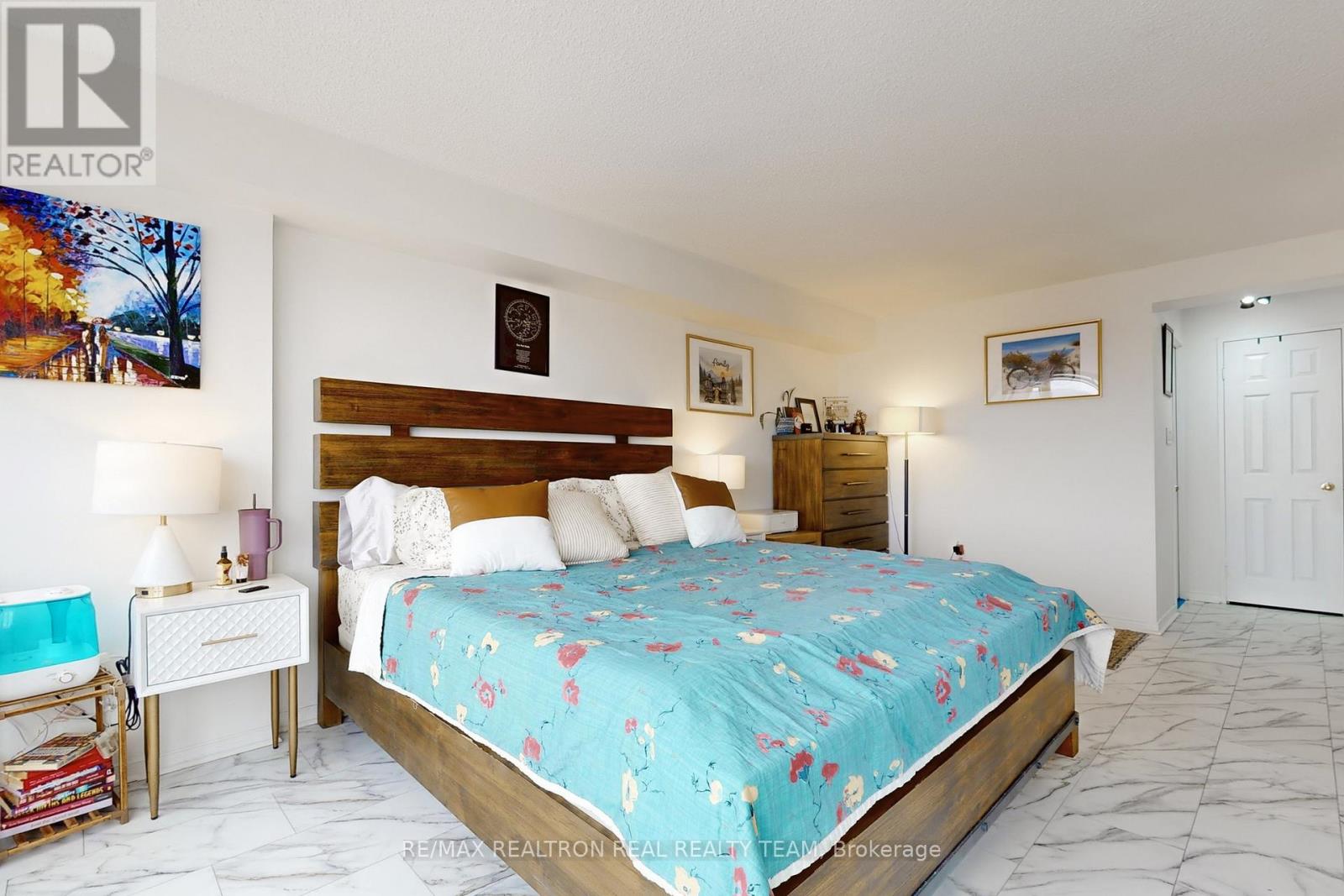#1905 350 RATHBURN ROAD - 24