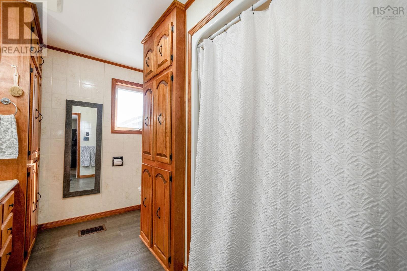 Property 22 of 45 of 10194 1 Highway