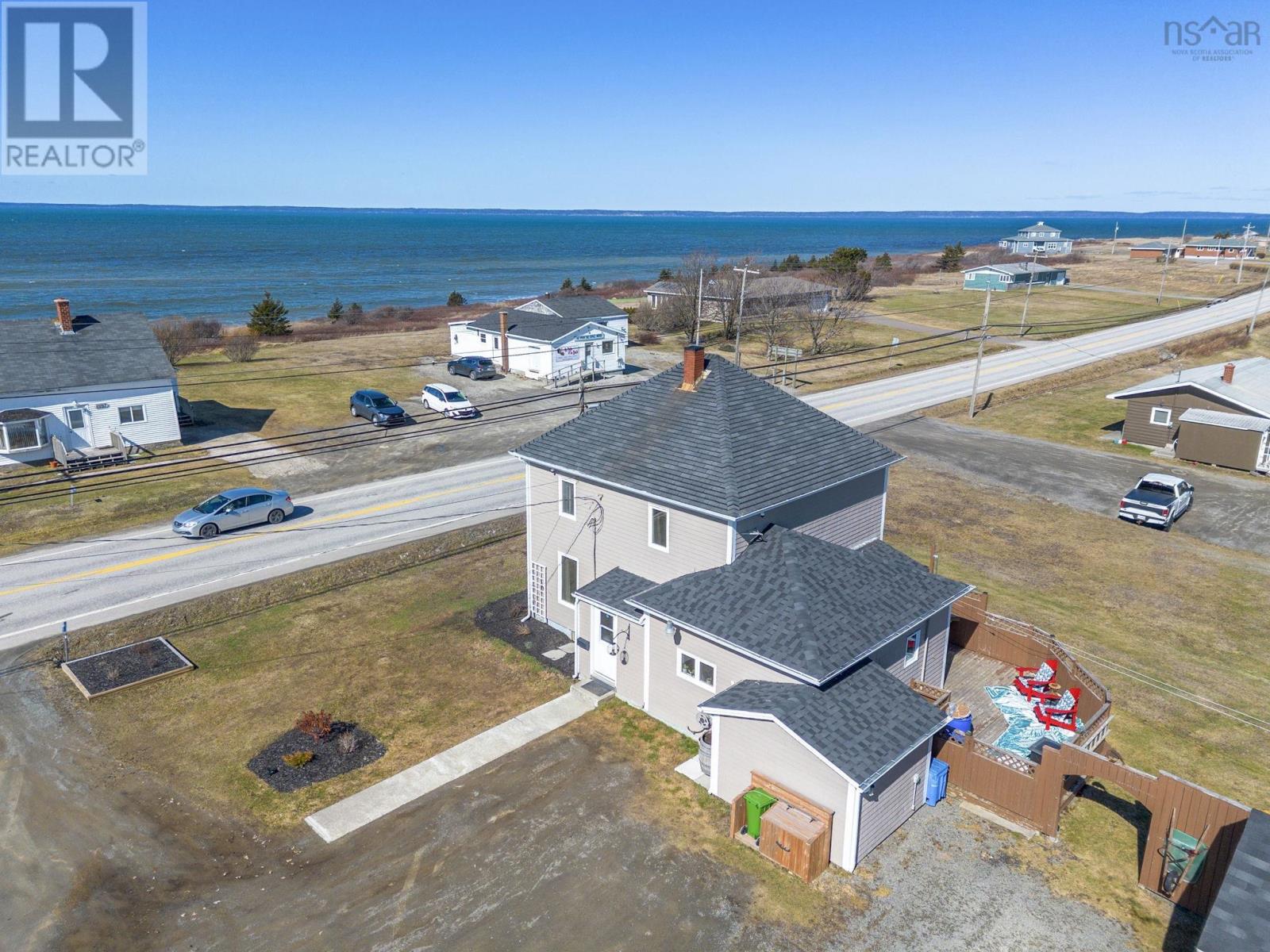 Property 2 of 45 of 10194 1 Highway