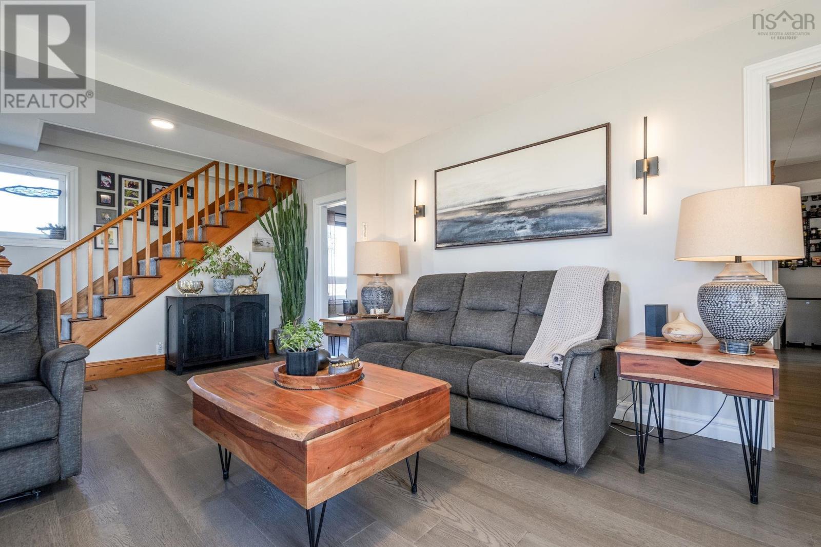 Property 9 of 45 of 10194 1 Highway