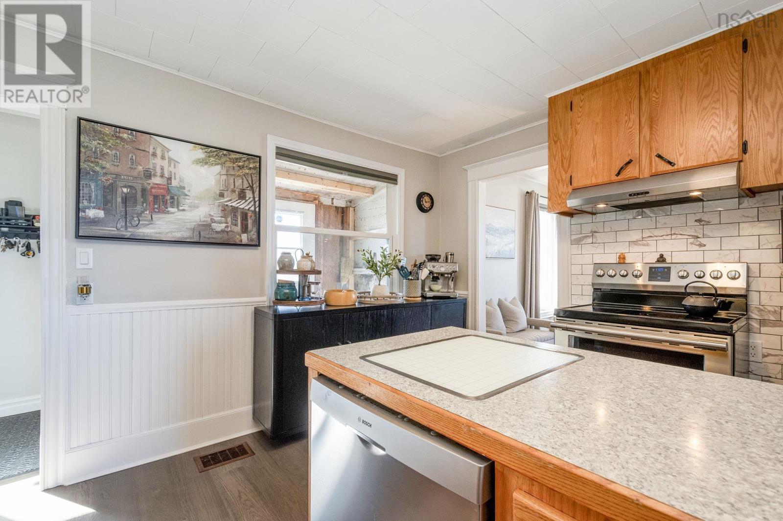 Property 17 of 45 of 10194 1 Highway