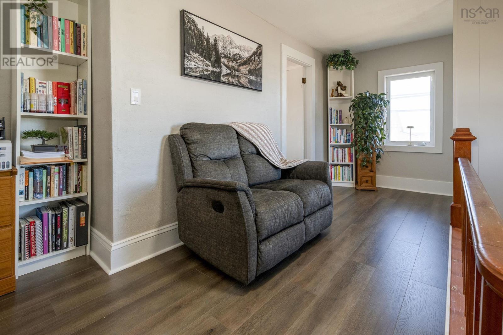 Property 24 of 45 of 10194 1 Highway