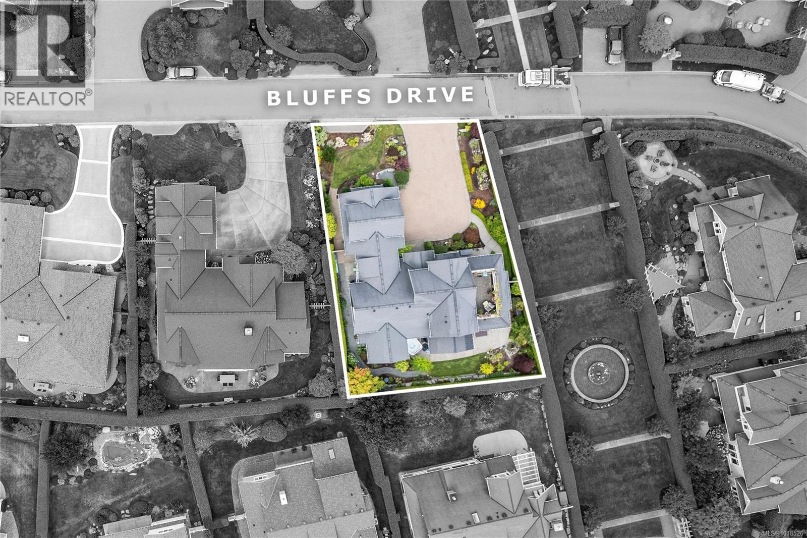 942 Bluffs Dr - 10