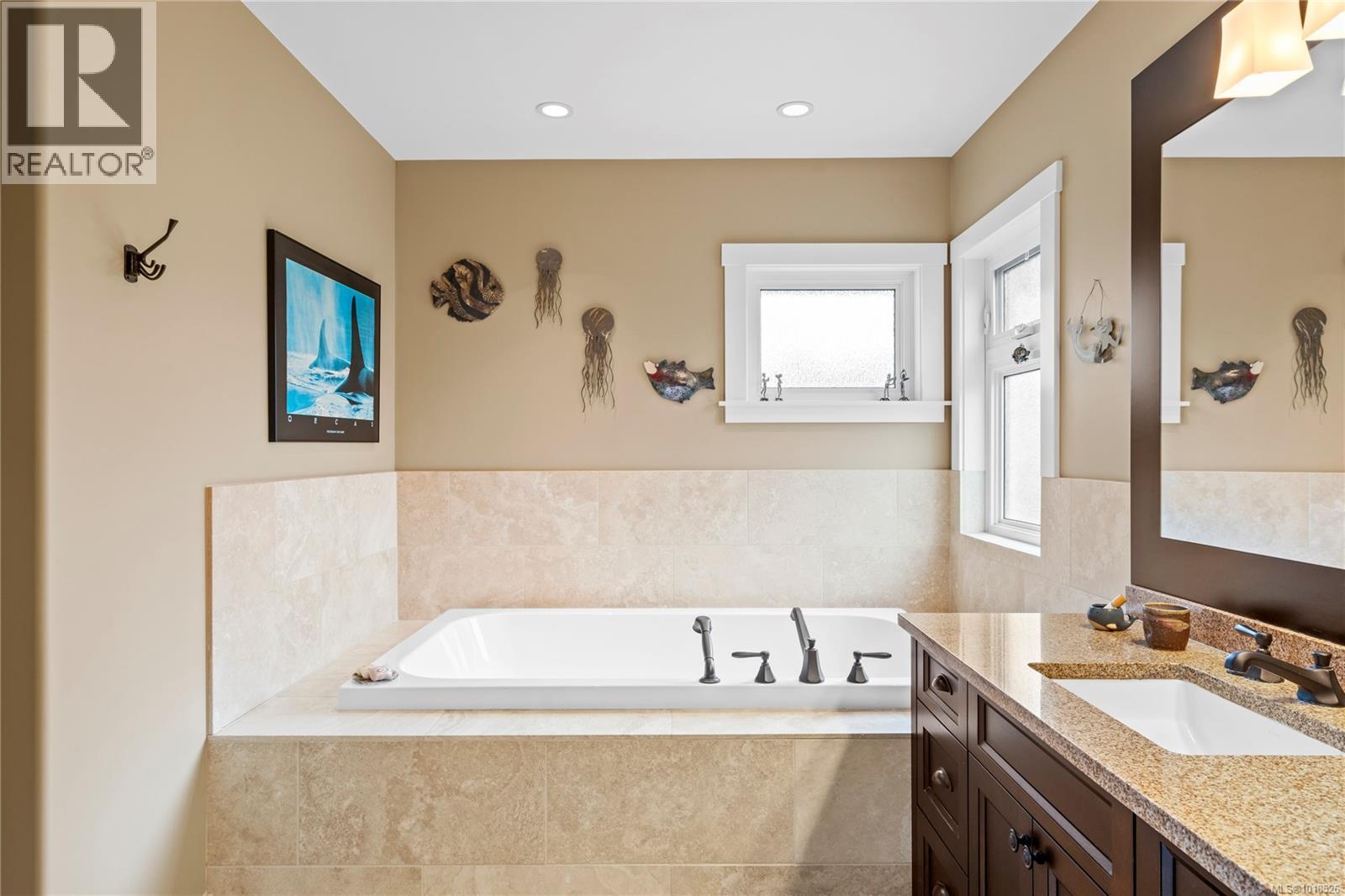 942 Bluffs Dr - 32
