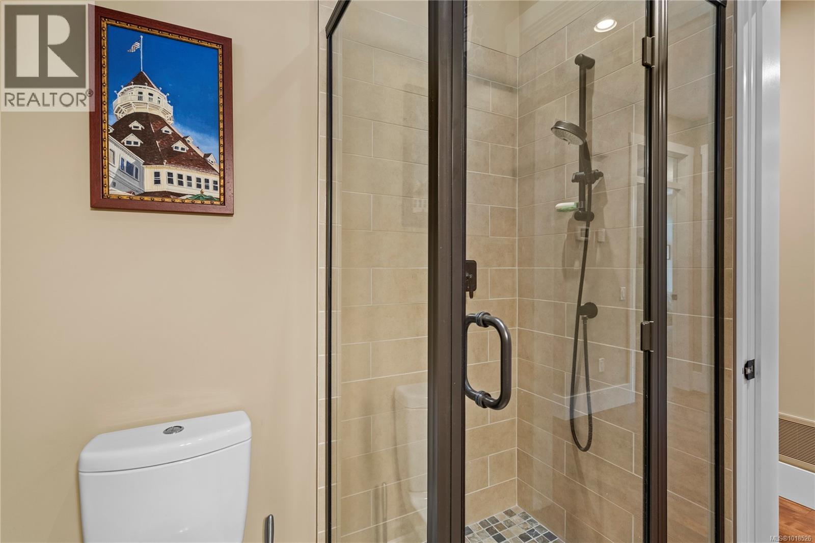 942 Bluffs Dr - 62