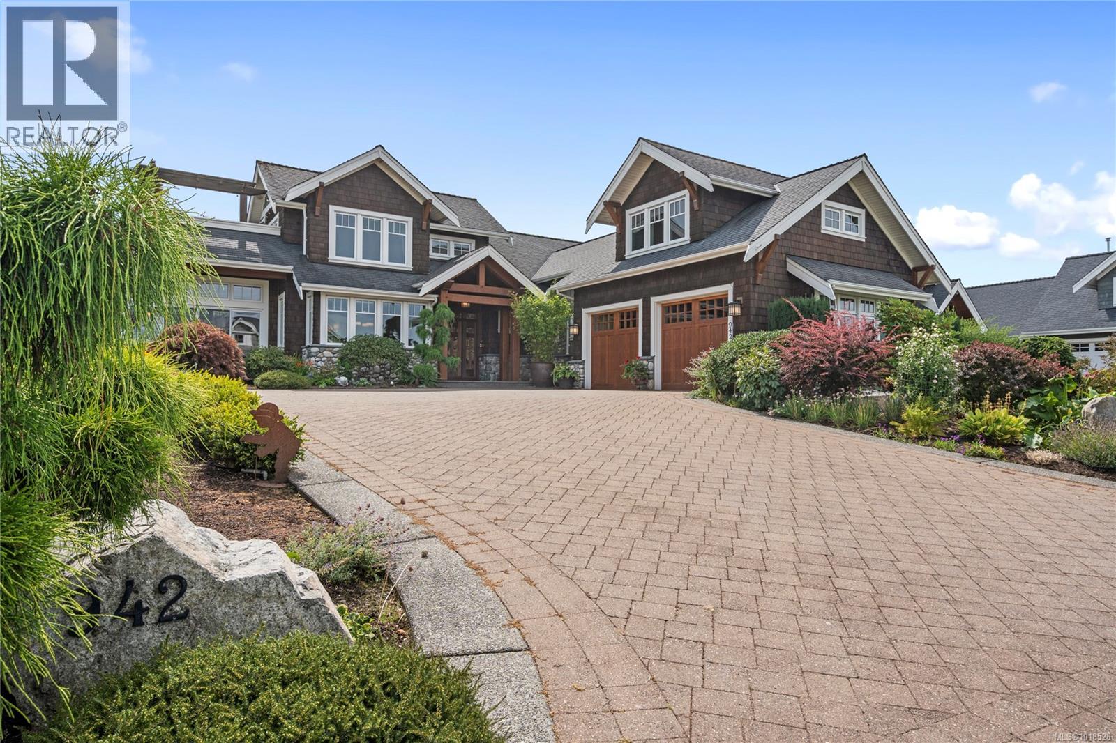 942 Bluffs Dr - 64