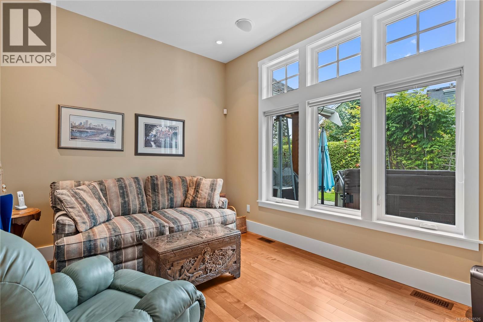 942 Bluffs Dr - 58