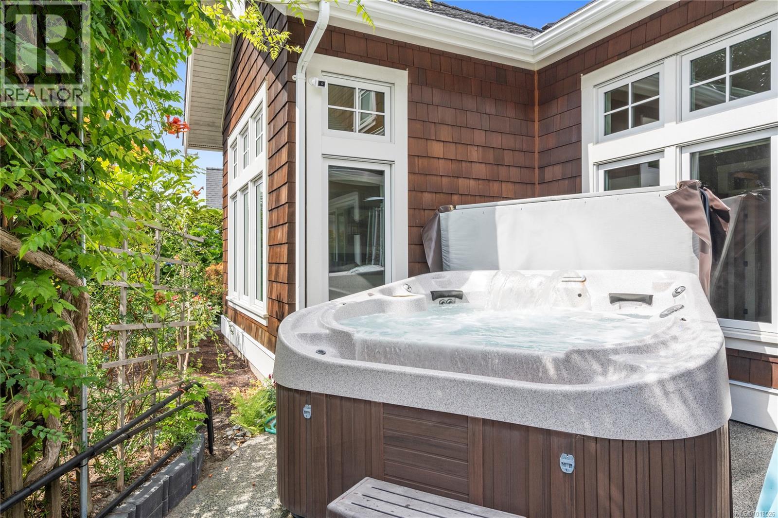 942 Bluffs Dr - 76