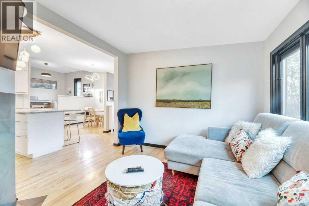 Single Family House for Sale in  Broadview Road NW West Hillhurst Calgary 