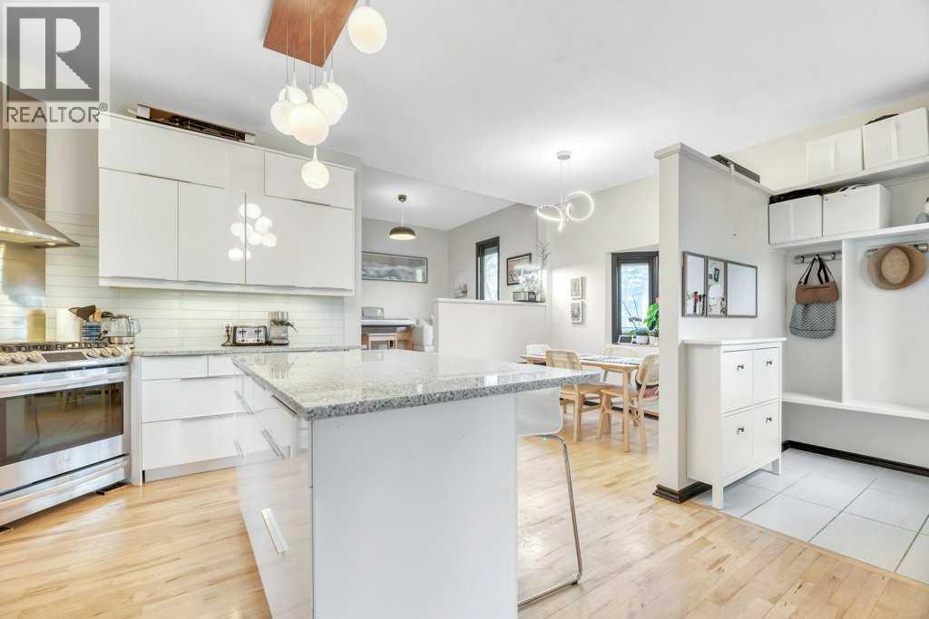 Single Family House for Sale in  Broadview Road NW West Hillhurst Calgary 