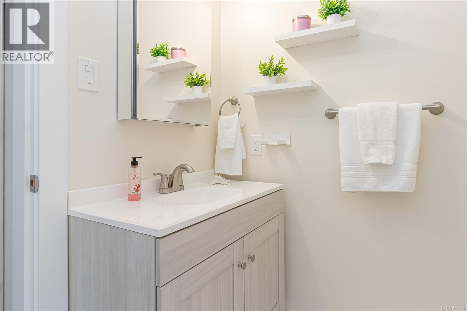 8 495 First Ave W, Qualicum Beach