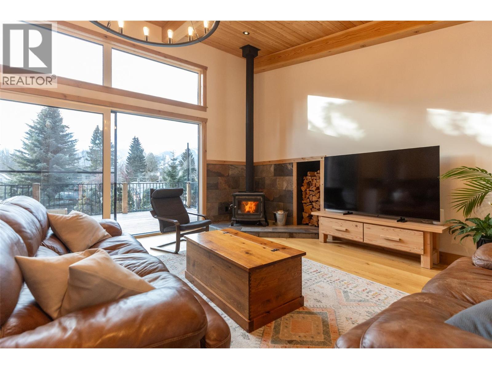 1360 MCLEOD AVENUE - 16