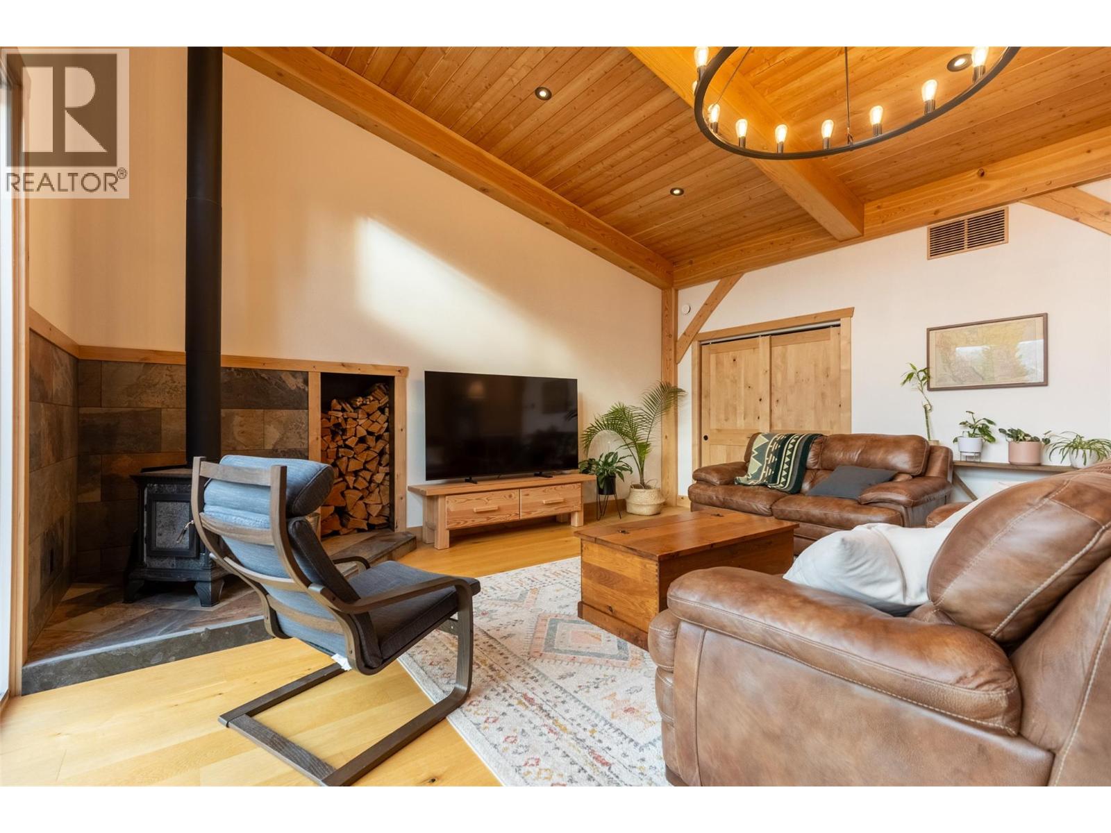 1360 MCLEOD AVENUE - 19