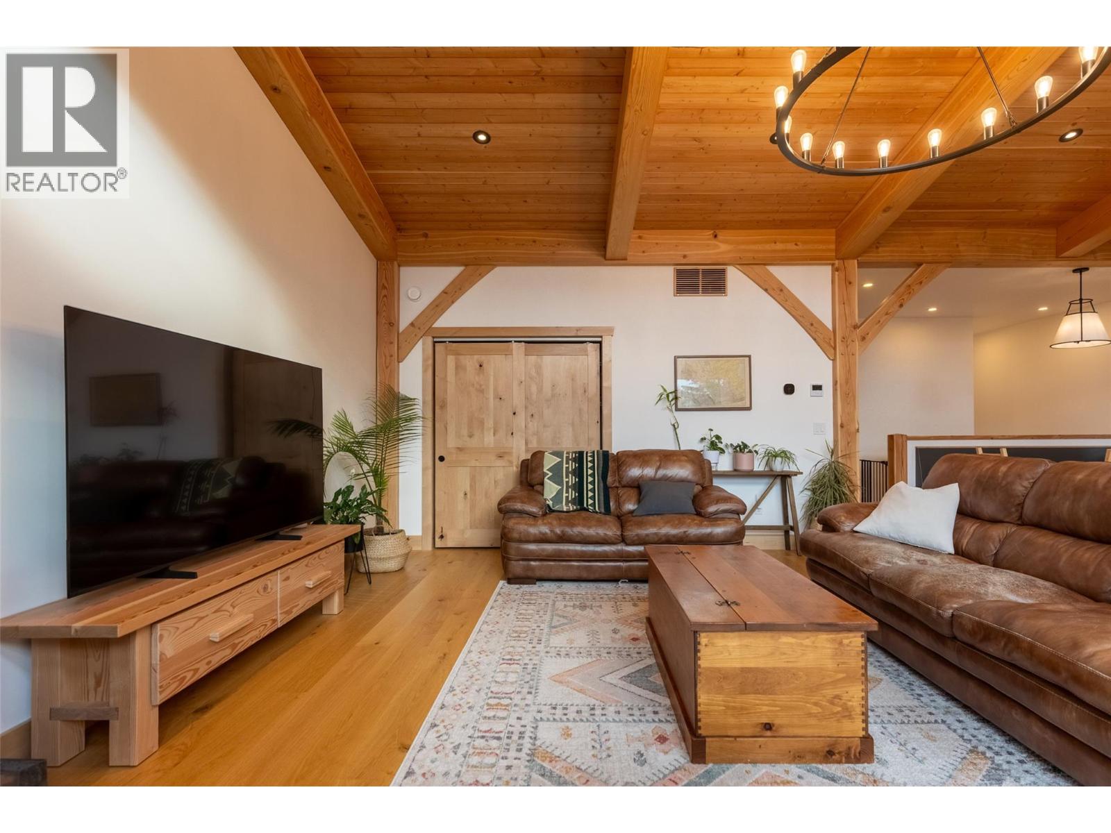 1360 MCLEOD AVENUE - 20