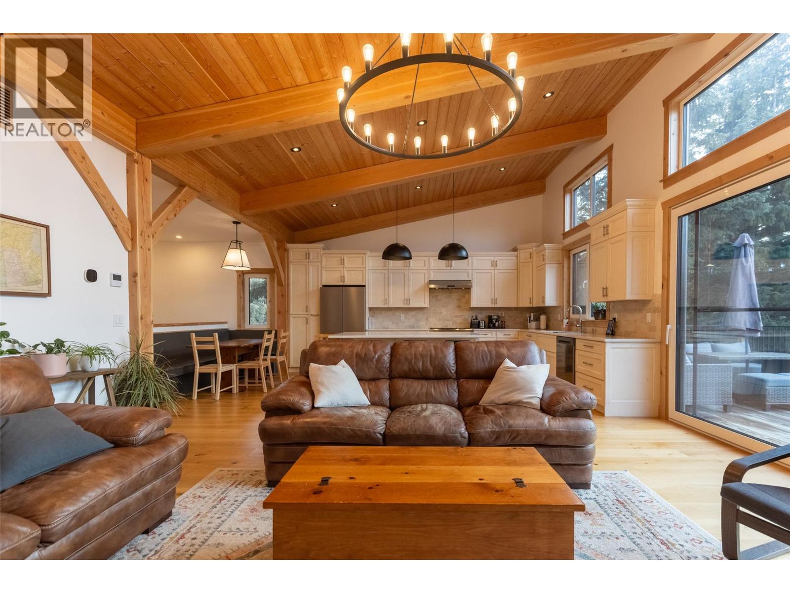 1360 MCLEOD AVENUE - 21