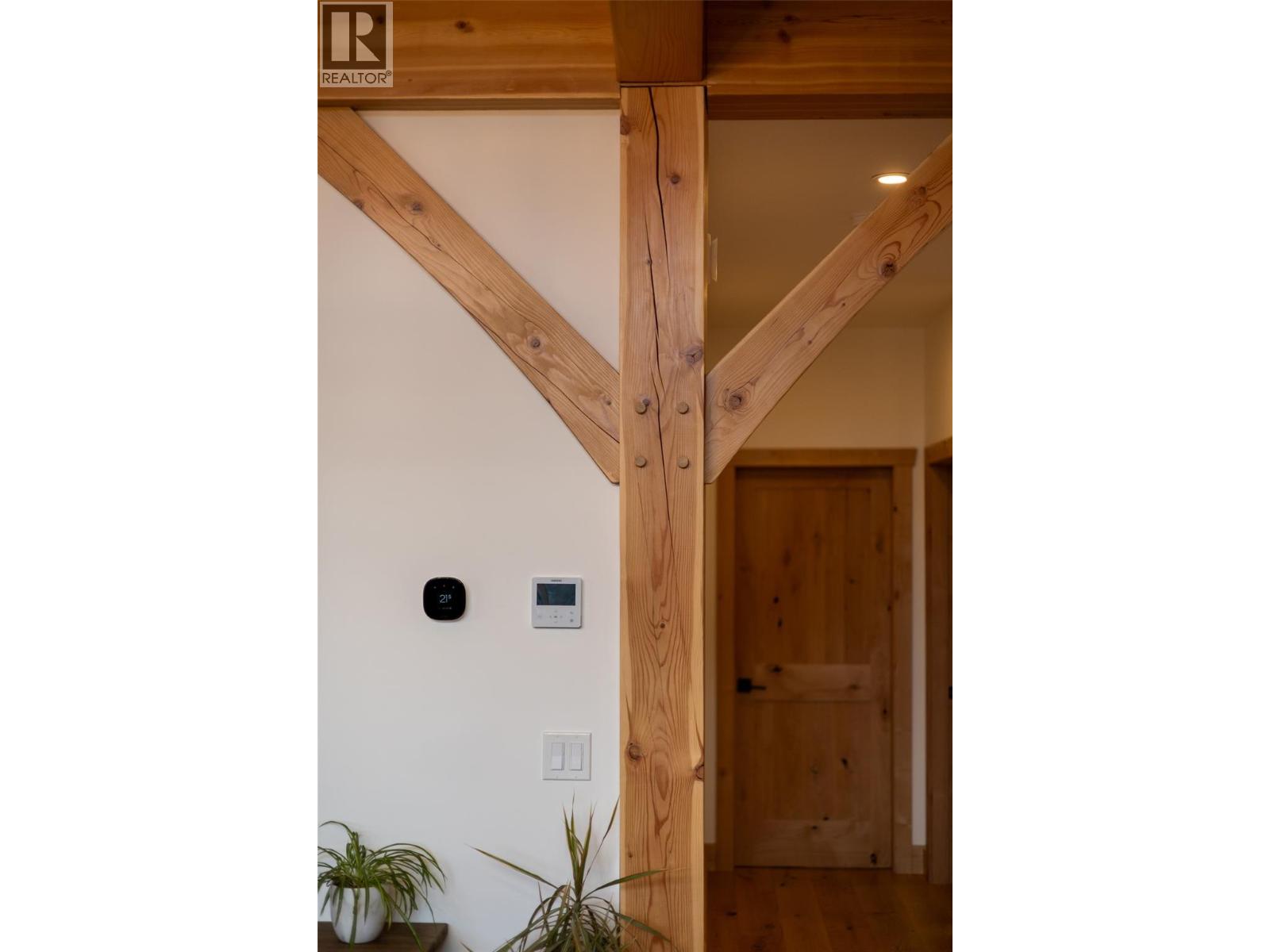 1360 MCLEOD AVENUE - 23