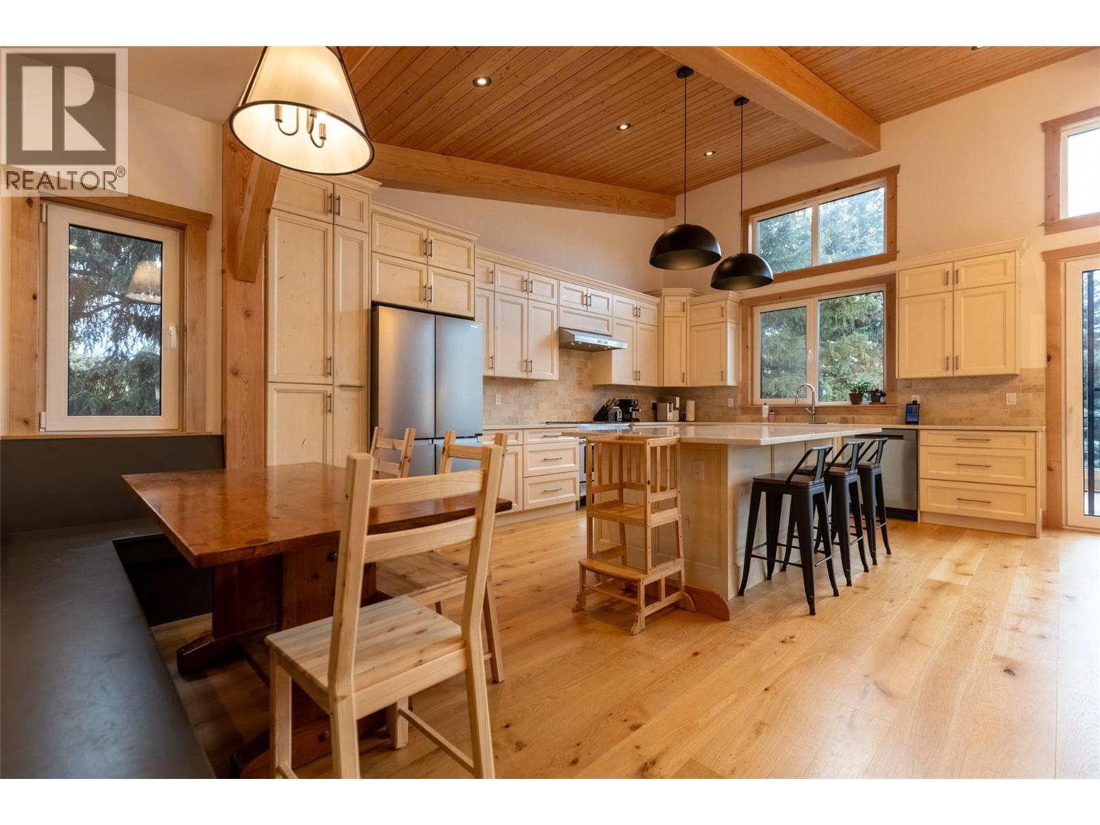 1360 MCLEOD AVENUE - 25