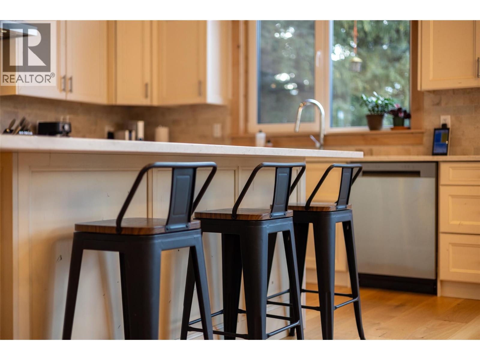 1360 MCLEOD AVENUE - 26