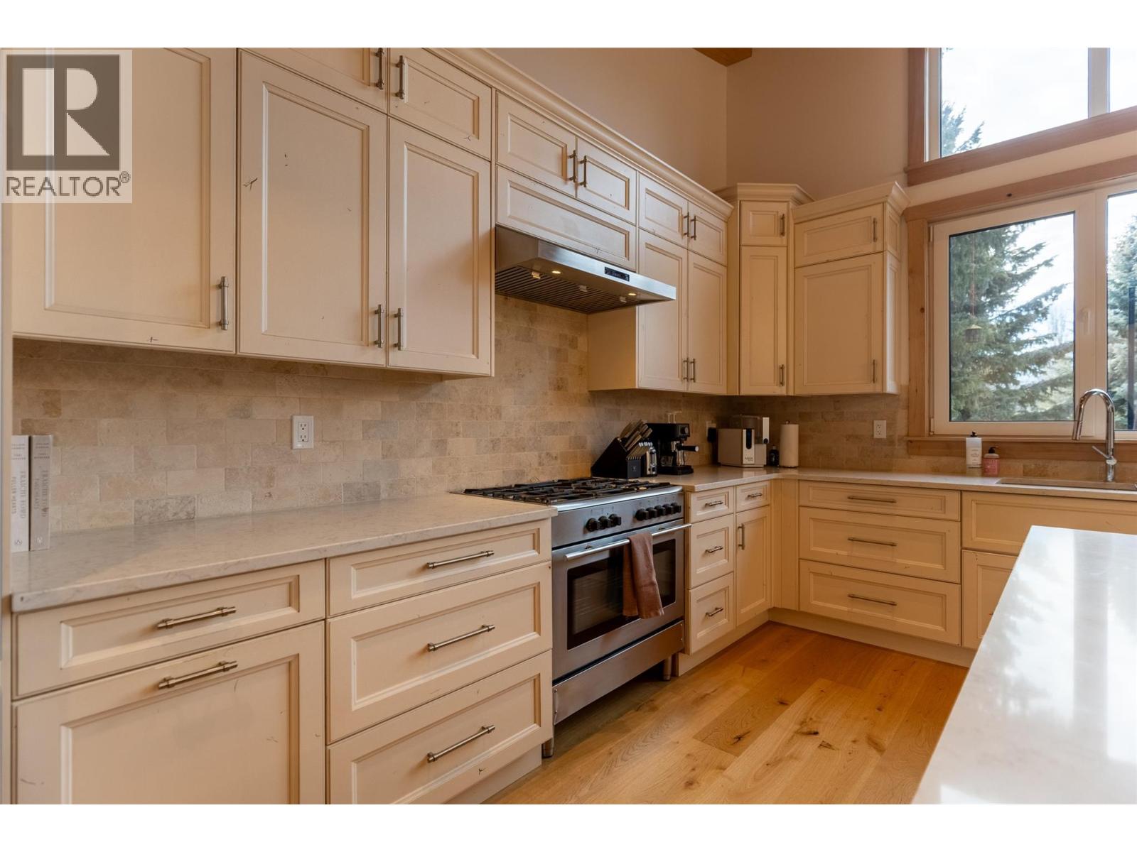 1360 MCLEOD AVENUE - 29