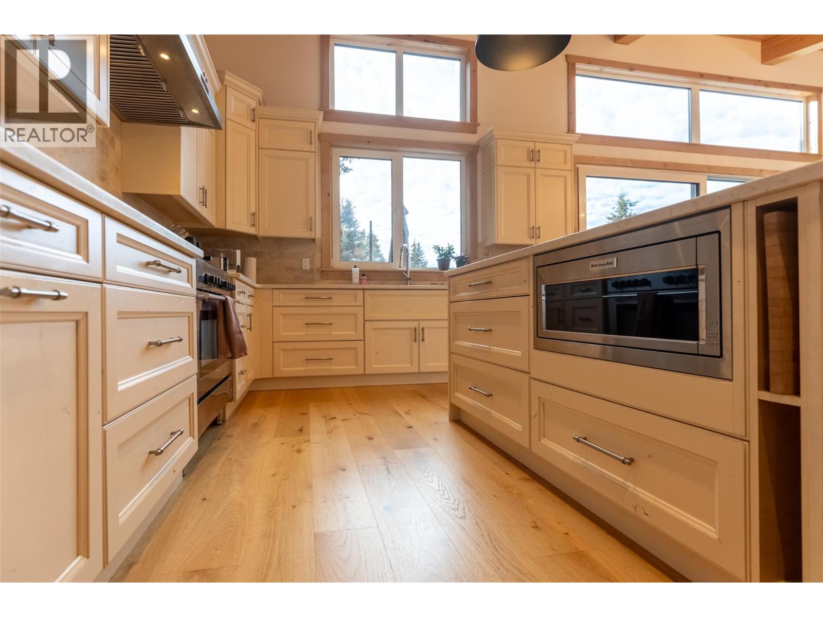 1360 MCLEOD AVENUE - 30