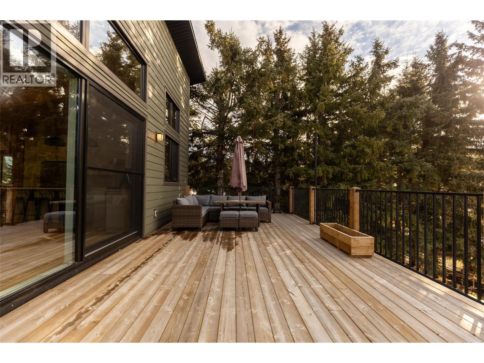 1360 MCLEOD AVENUE - 32